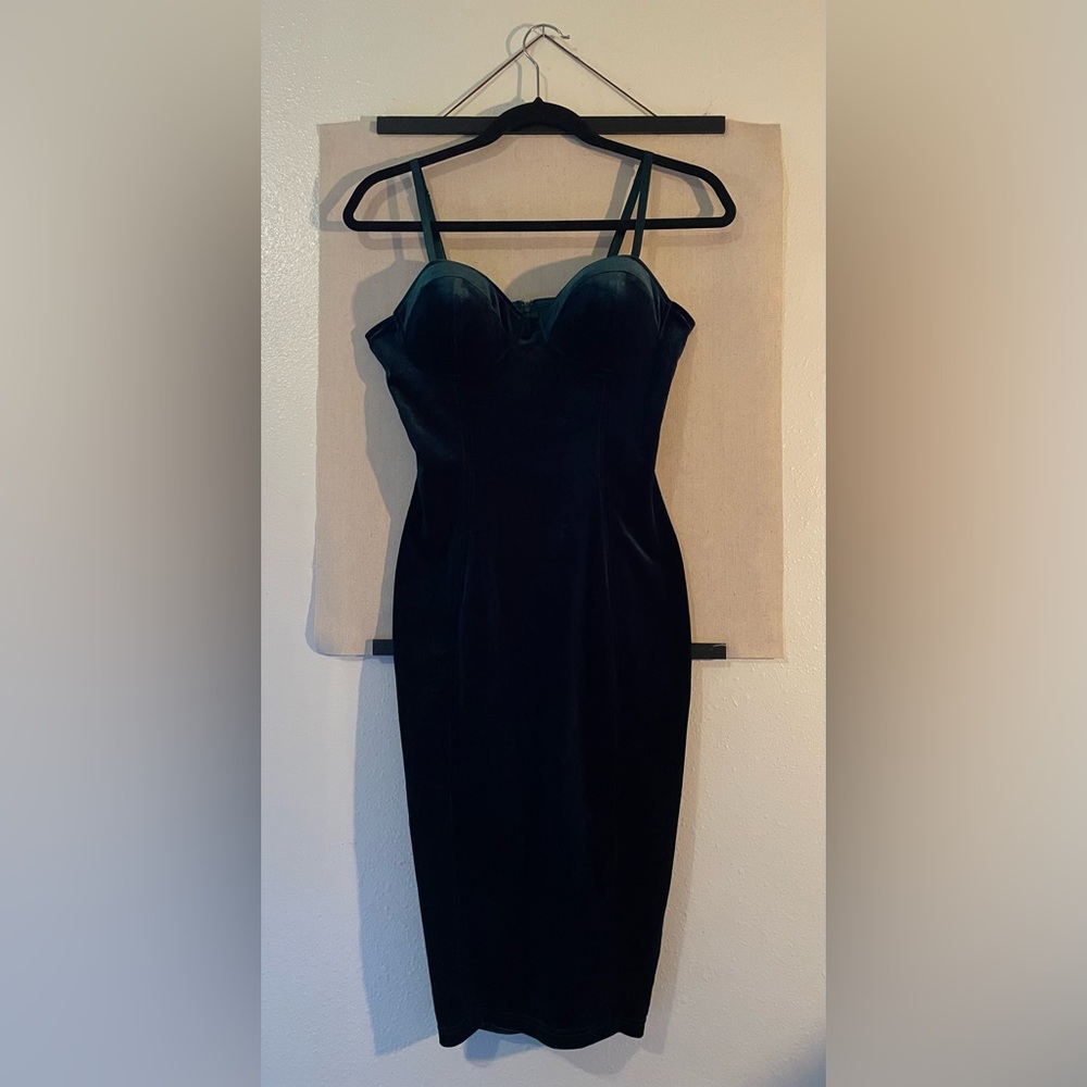 Fashion Nova “Black” Green Velvet Midi Dress